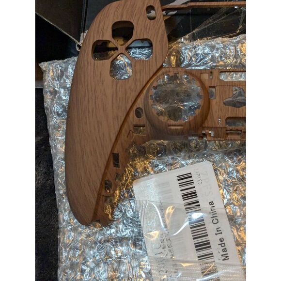 PS5 Extremerates wood grain control cover. NIB - Picture 6 of 6
